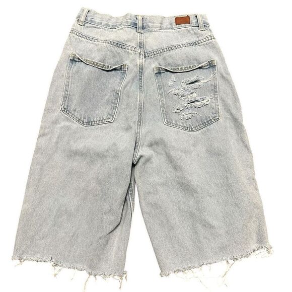 SIMPLE SOCIETY Light Wash Distressed Bermuda Jean Shorts Size 3/26 - Picture 2 of 7